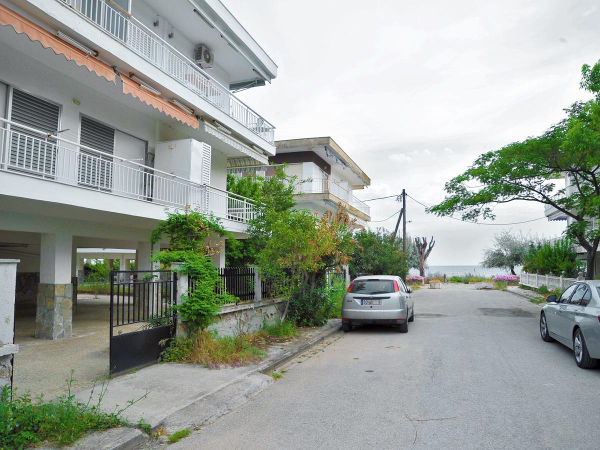 Themis 40 Steps From Beach Paralia Dionysiou Exterior photo